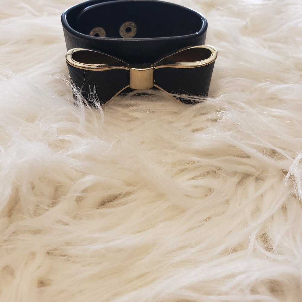 Gold and black snap bracelet with bow